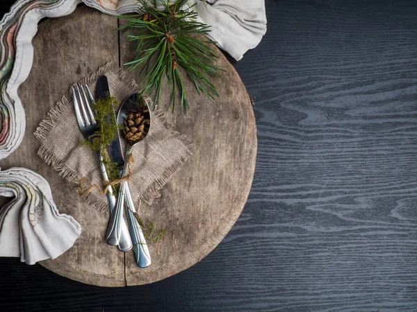 Noel süslemeleri ile masa ayarı, üst görünüm