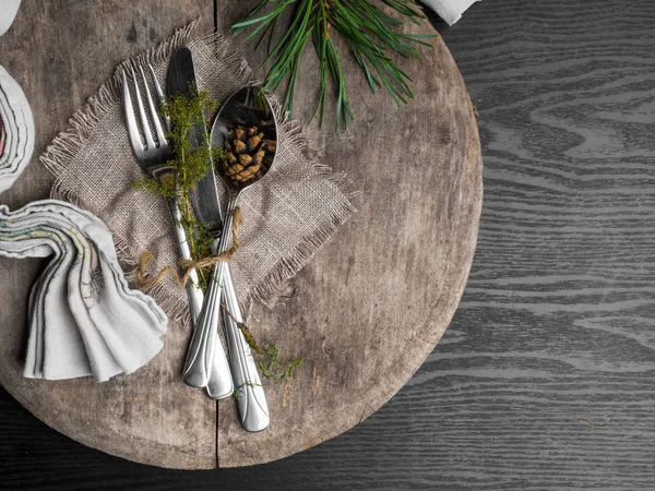 Noel süslemeleri ile masa ayarı, üst görünüm