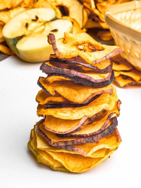 Vegetarian dries apples tower, dehydrated healthy snack chips — Stock Photo, Image