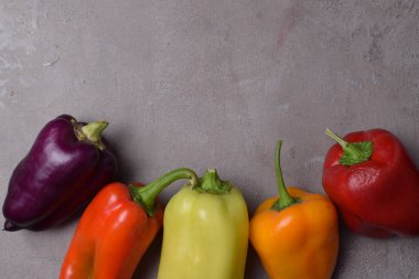 renkli biber, beton arka plan, kopya alanı