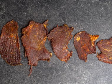 kurutulmuş et parçaları, baharatkurutulmuş dilimler