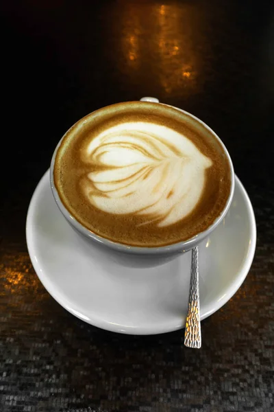 Κύπελλο Ζεστό Latte Καπουτσίνο Art Καφέ Λευκό Κύπελλο Όμορφο Αφρό — Φωτογραφία Αρχείου