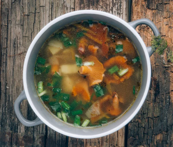 Bowl of soup with autumn chanterelles and herbs, green onion on rusrtic wooden background. Vegetarian Russian cuisine — Stock Image Bowl Soup Autumn Chanterelles Herbs Green Onion Rusrtic Wooden Background Royalty Free Stock Photos