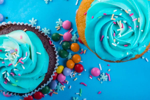 Chocolate Gourmet Cupcakes Baunilha Cobertos Com Cobertura Creme Manteiga Azul — Fotografia de Stock