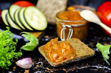 Patlıcandan yapılan havyar yakın