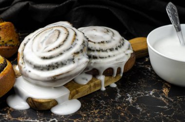 tereyağı krema ile tarçın topuzun