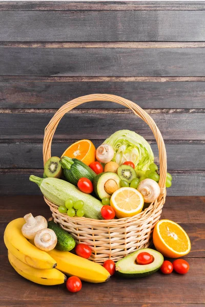 Frutas Verduras Colores Orgánicos Naturales Sobre Fondo Madera Gris Marrón — Foto de Stock