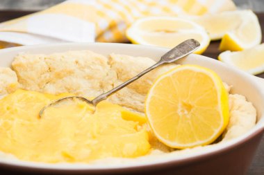 Limon lor ile limon pasta pişirme işlemi