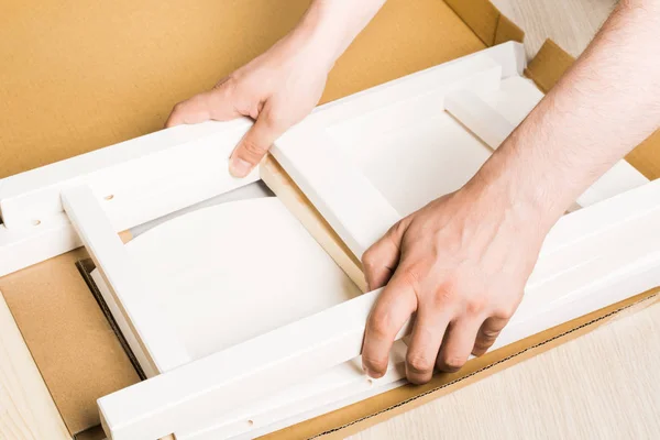Πωλείται Κουτιά Λευκά Έπιπλα Χέρια Του Άνθρωπος — Φωτογραφία Αρχείου