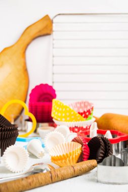 Pişirme için şekiller ve kopya alanı, dikey atış ile çeşitli kesme aletleri