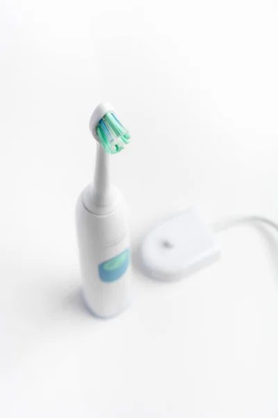 Electrical Toothbrush Charger White Background Vertical Shot Selective Focus — Stock Photo, Image