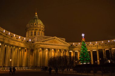 Saint Petersburg, Rusya - 13 Ocak 2018: Kazan Katedrali, Noel ve yeni yıl şehir dekorasyon