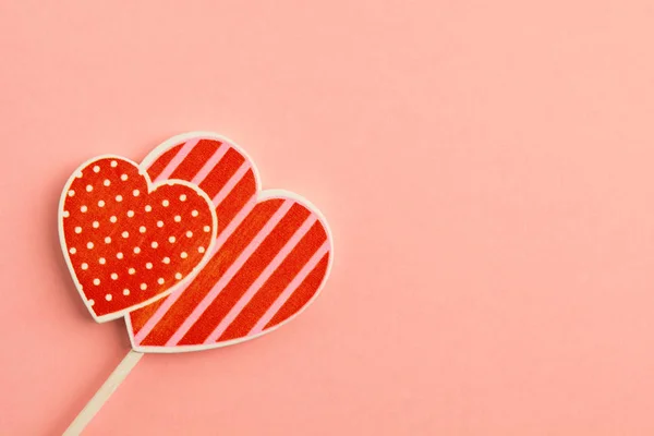 Conceito Dia Dos Namorados Com Dois Corações Sobre Fundo Rosa — Fotografia de Stock