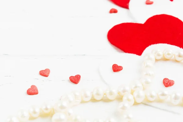 Perlas Corazones Sobre Fondo Madera San Valentín Con Espacio Para — Foto de Stock