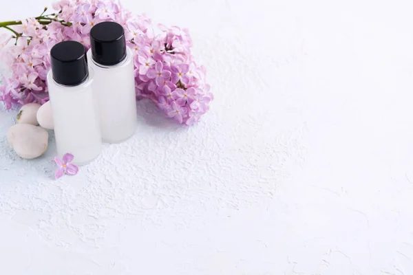 Mockup of spa with two products for bath with natural lilac. Shampoo or shower gel. Beauty concept. Copy space — Stock Photo, Image