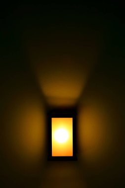 Karanlıktaki bu duvar