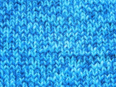 Örme örgü örgü iğneleri ile.  