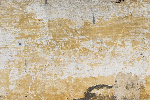 Doku Kamboçyalı okul duvarına