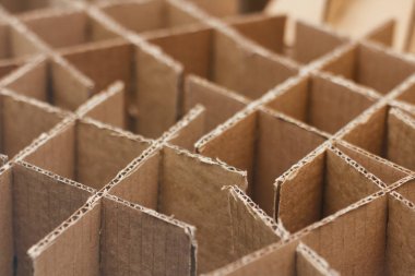 Şişeler için boş zanaat kağıt kutuları. 