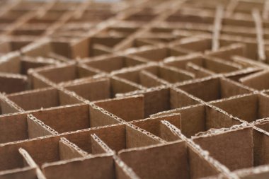 Şişeler için boş zanaat kağıt kutuları. 