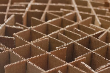 Şişeler için boş zanaat kağıt kutuları. 