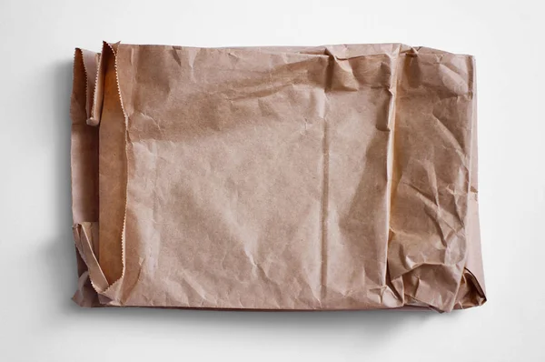 Beyaz Arka Plan Üzerinde Eski Boş Kahverengi Zanaat Paketi Teslimat — Stok fotoğraf