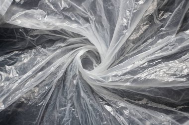 Berrak plastik torbadan girdap. Atık geri dönüşüm konsepti. Çevre Koruma. Polietilen arka plan dokusu.
