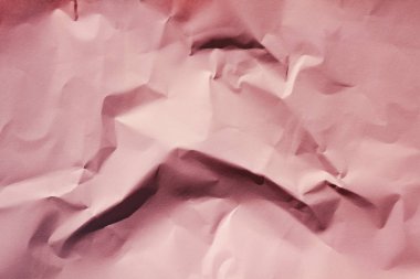 Buruşturulmuş pembe kağıt doku arka plan. Paketleme işlemi. Hediyelik eşya dükkanı. Dekoratif sarma.