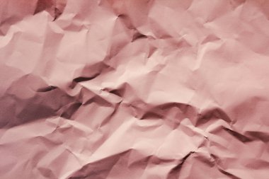 Buruşturulmuş pembe kağıt doku arka plan. Paketleme işlemi. Hediyelik eşya dükkanı. Dekoratif sarma.