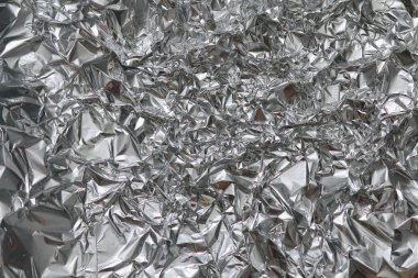 Buruşuk folyo doku arka plan. Metal kağıt boku. Gümüş alüminyum yüzey. Hediye parlak kağıt sarma. Glitter etkisi.