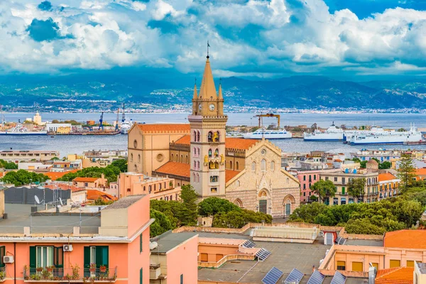 Cityscape van Messina, Sicilië, Italië — Stockfoto