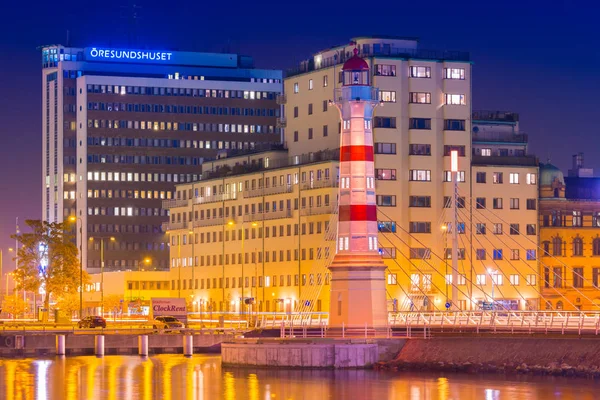 Malmo - October 2018, Sweden: Evening cityscape of Malmo with the Old Light House, the University Bridge (Universitetsbron) and office buildings on the background — Stock Photo, Image