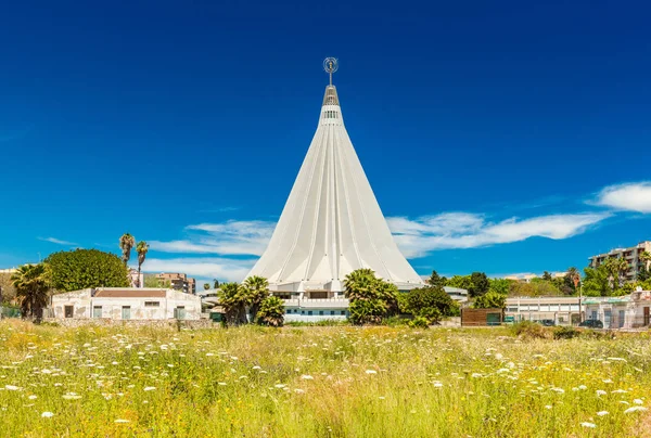 Syracuse - Nisan 2019, Sicilya, İtalya: Santuario della Madonna delle Lacrime binası (Our Lady of Tears)