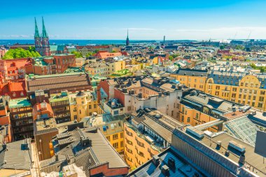 Güneşli bir yaz gününde Helsinki'nin panoramik manzarası, Finlandiya