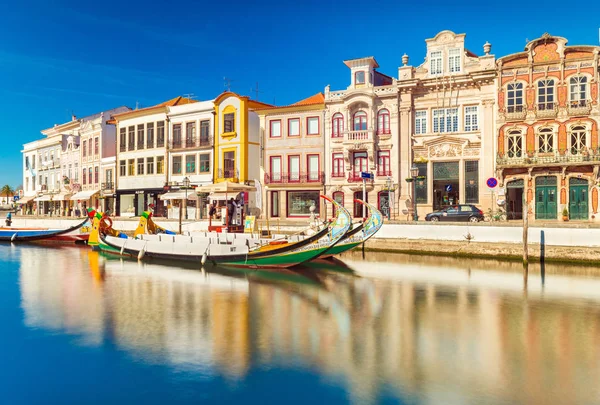 Aveiro - febrero 2019, Portugal: Paisaje urbano de una pequeña y pintoresca ciudad, también conocida como "la Venecia portuguesa" " —  Fotos de Stock