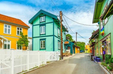 Oslo - Haziran 2019, Norveç: Oslo caddesinde renkli ahşap evler