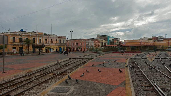 Riobamba Chimborazo Ecuador February 2019 Люди Йдуть Повз Міський Залізничний — стокове фото