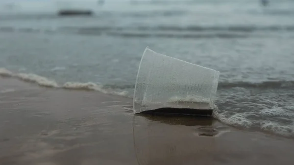 Disposable Transparent Plastic Cup Abandoned Beach Dragged Tide Dirtying Sea — Stock Photo, Image