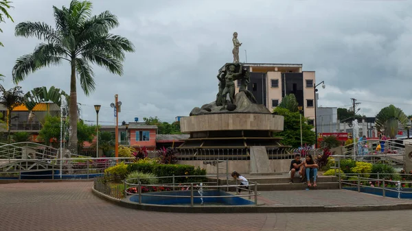 Concordia Santo Domingo Los Tsachilas Ecuador 2019年7月16日 阴天游客在La Concordia市中心公园散步 — 图库照片