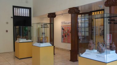 San Miguel de Piura, Piura / Peru - 5 Nisan 2019: Şehir merkezindeki Piura 'da bulunan rezerv merkez bankası müzesinin içi