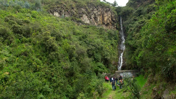 Quito Pichincha Ecuador July 2018 Tourists Walking Waterfall Chorrera Small — Stock Photo, Image