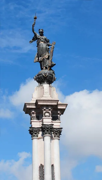 皮钦查 厄瓜多尔 2018年9月16日 接近代表自由女神像的青铜雕塑 位于独立纪念碑的顶部 — 图库照片