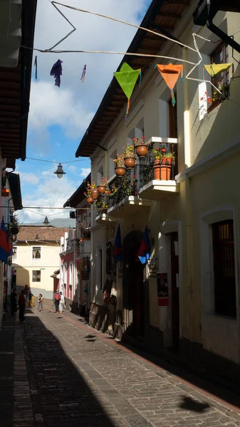 Quito Pichincha Ecuador Juni 2019 Mensen Die Wandelen Traditionele Straat — Stockfoto