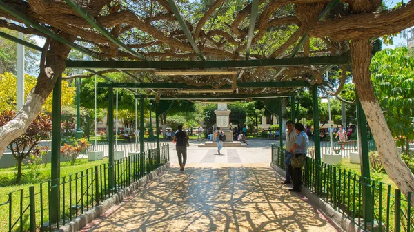 San Miguel Piura Piura Peru April 2019 People Walking Plaza — Stock Photo, Image