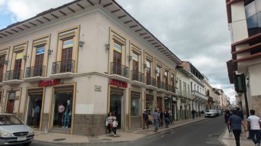 Inmaculada Concepcion de Loja, Loja / Ekvador - 30 Mart 2019: Şehrin tarihi merkezindeki ticari sektörde günlük faaliyet