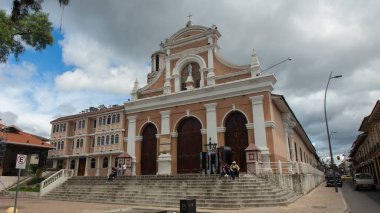 Inmaculada Concepcion de Loja, Loja / Ekvador - 30 Mart 2019: San Sebastian Kilisesi 'nin tarihi merkezi