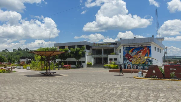 Archidona Napo Ekuador Oktober 2020 Manusia Berjalan Luar Gedung Munisipalitas — Stok Foto