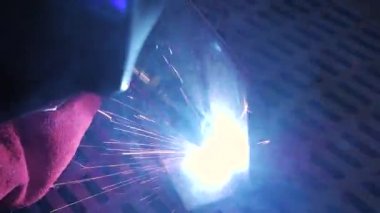 Bir demirci veya kaynak