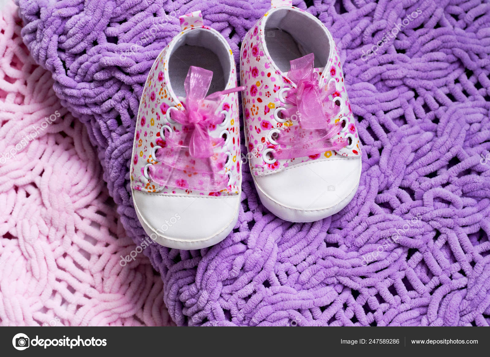 Chaussons Bebe Rose Et Bleu Sur Un Tapis Tricote En Microfibre Brillante Ivf Concept De Grossesse Image Libre De Droit Par Nata3081 Gmail Com C Chaussons Bebe Rose Et Bleu Sur Un Tapis Tricote En Microfibre Brillante Ivf Concept De Grossesse Image Libre De Droit Par Nata3081 Gmail Com C