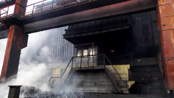 Перевозка Руды Металлургическом Заводе — стоковое видео